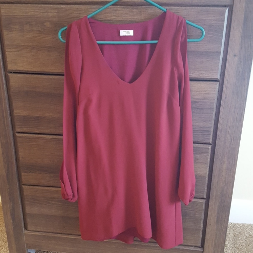 Maroon Cutout Sleeve Dress
